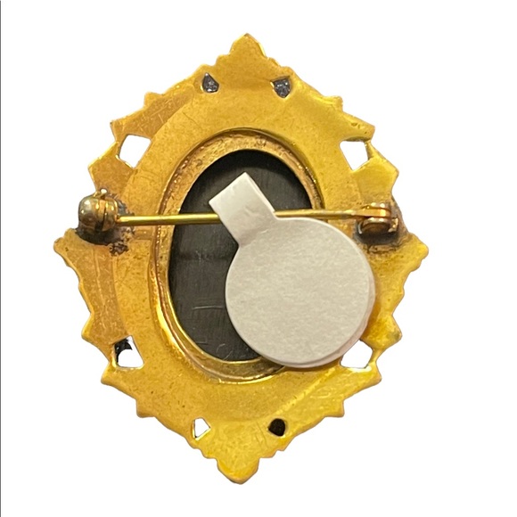 Vintage 1950s GP Resin Cameo ornate brooch - Picture 4 of 5